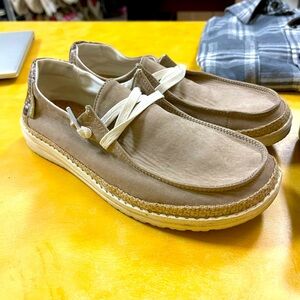 Hey Dude . Wendy Size 7 .Khaki .